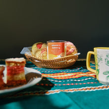 Load image into Gallery viewer, ABUELA'S BAKERY CANDLE